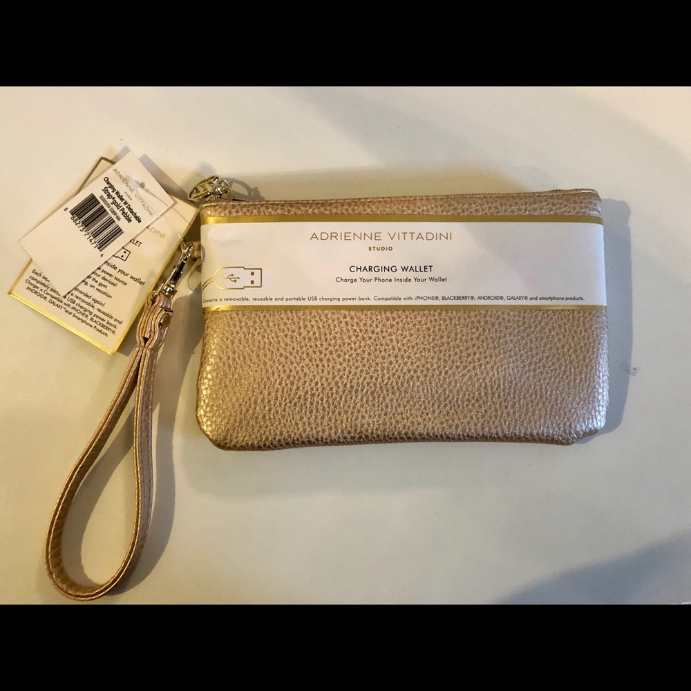 Adrienne Vittadini Charging Wristlet/Wallet!